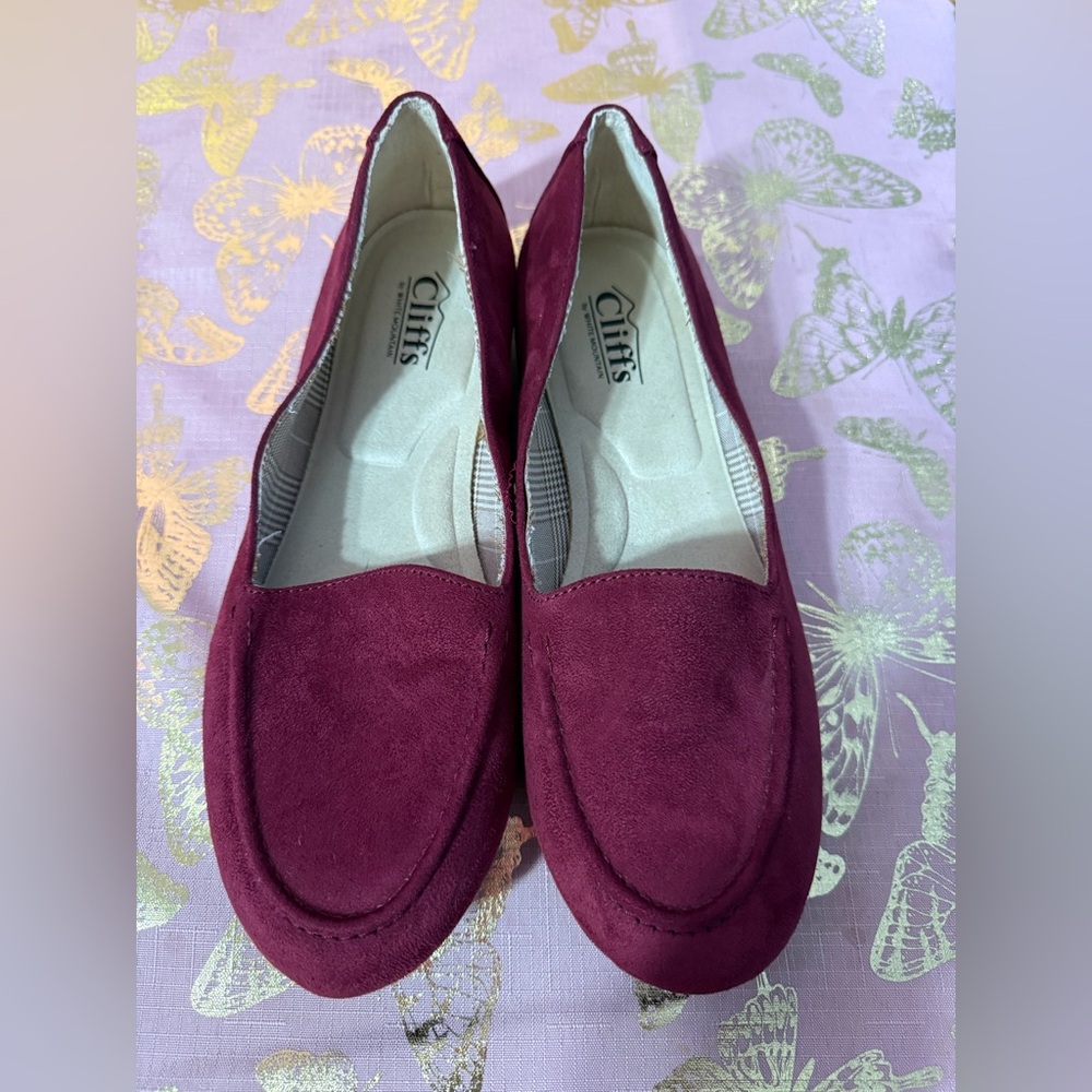 Cliffs by WHITE MOUNTAIN Burgundy Suede Slip-On Loafers size 8.5w